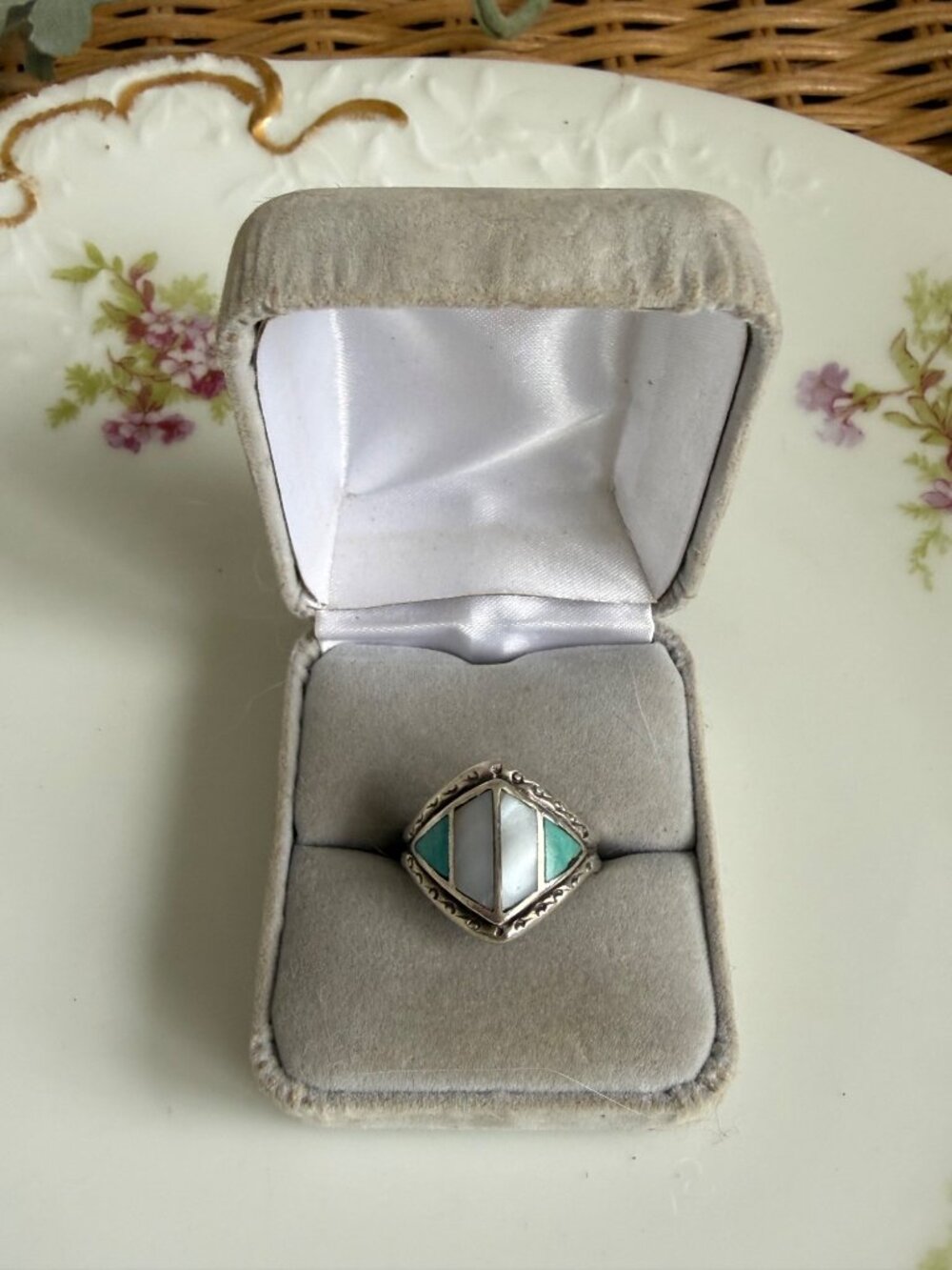 Vintage 60's Native American Ring Inlaid Mother of Pearl Turquoise Sz 8.5